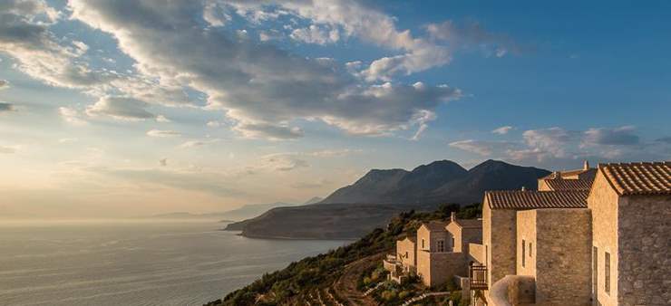 Bassa Maina Villas & Suites