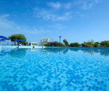 Orpheas Resort zwembad