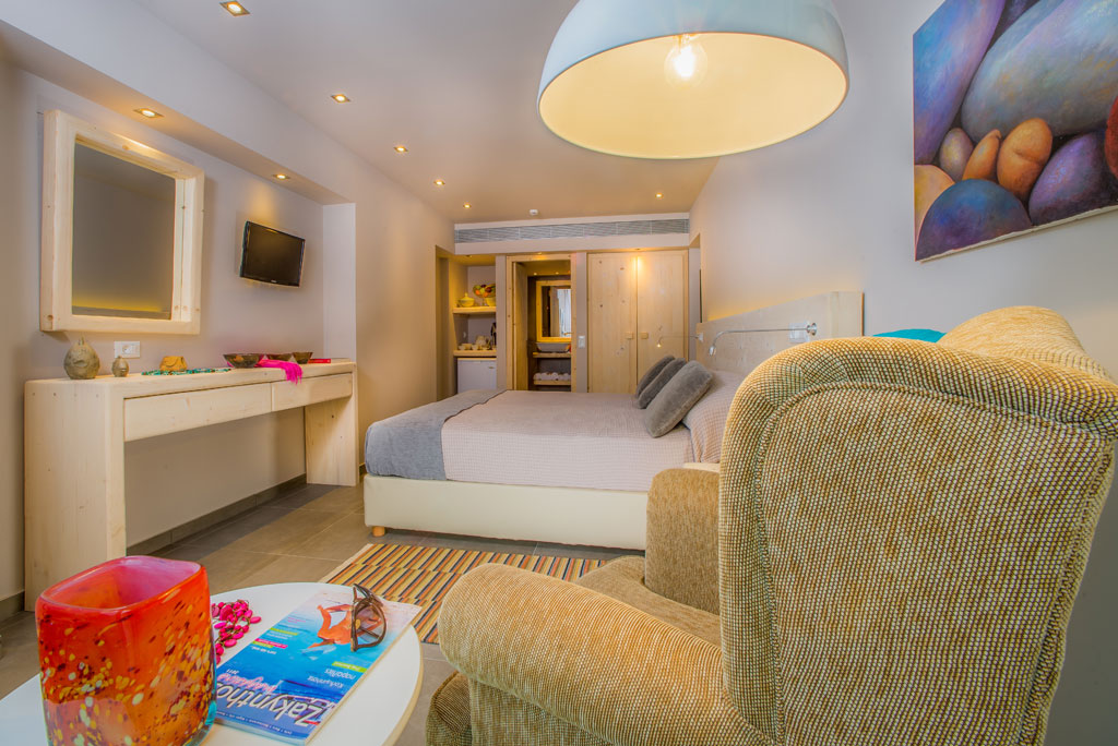 Deluxe Room Panoramic Sea and Pool View 1