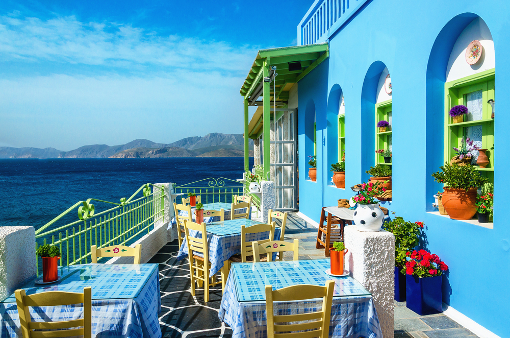 Typical blue and white Greek restaurant, Kalymnos.jpg - Polyplan Reizen
