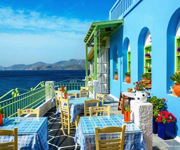 Typical blue and white Greek restaurant, Kalymnos.jpg - Polyplan Reizen