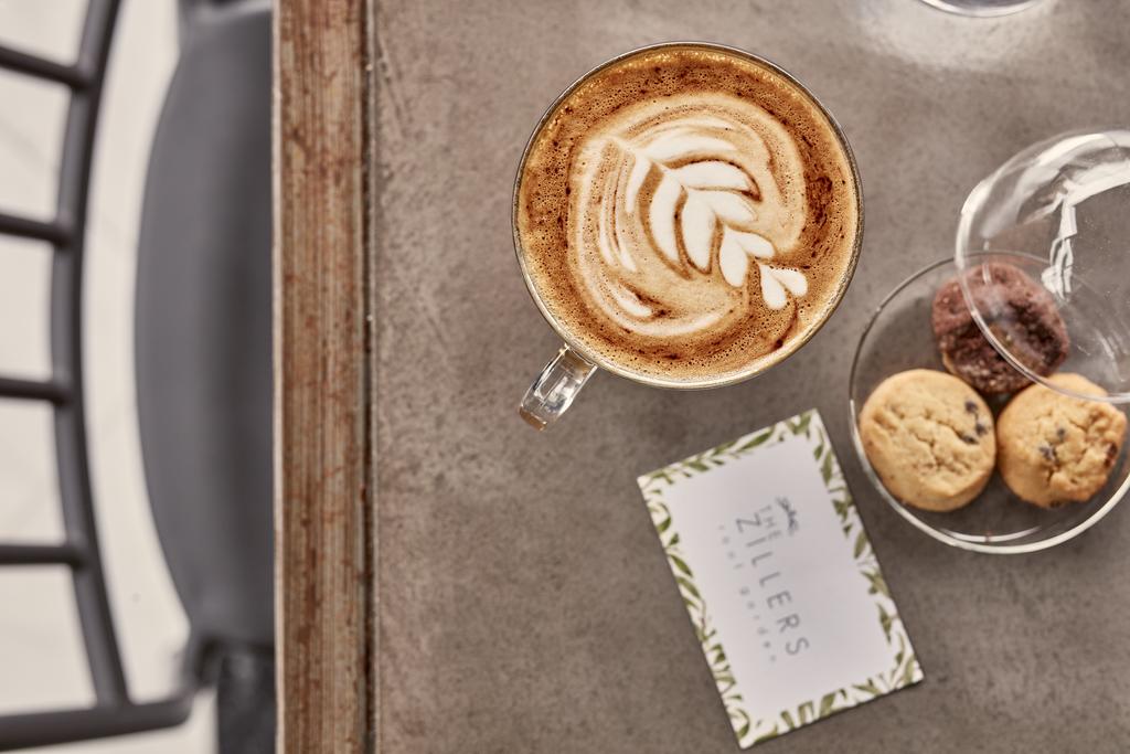 Koffie met een lekkernij