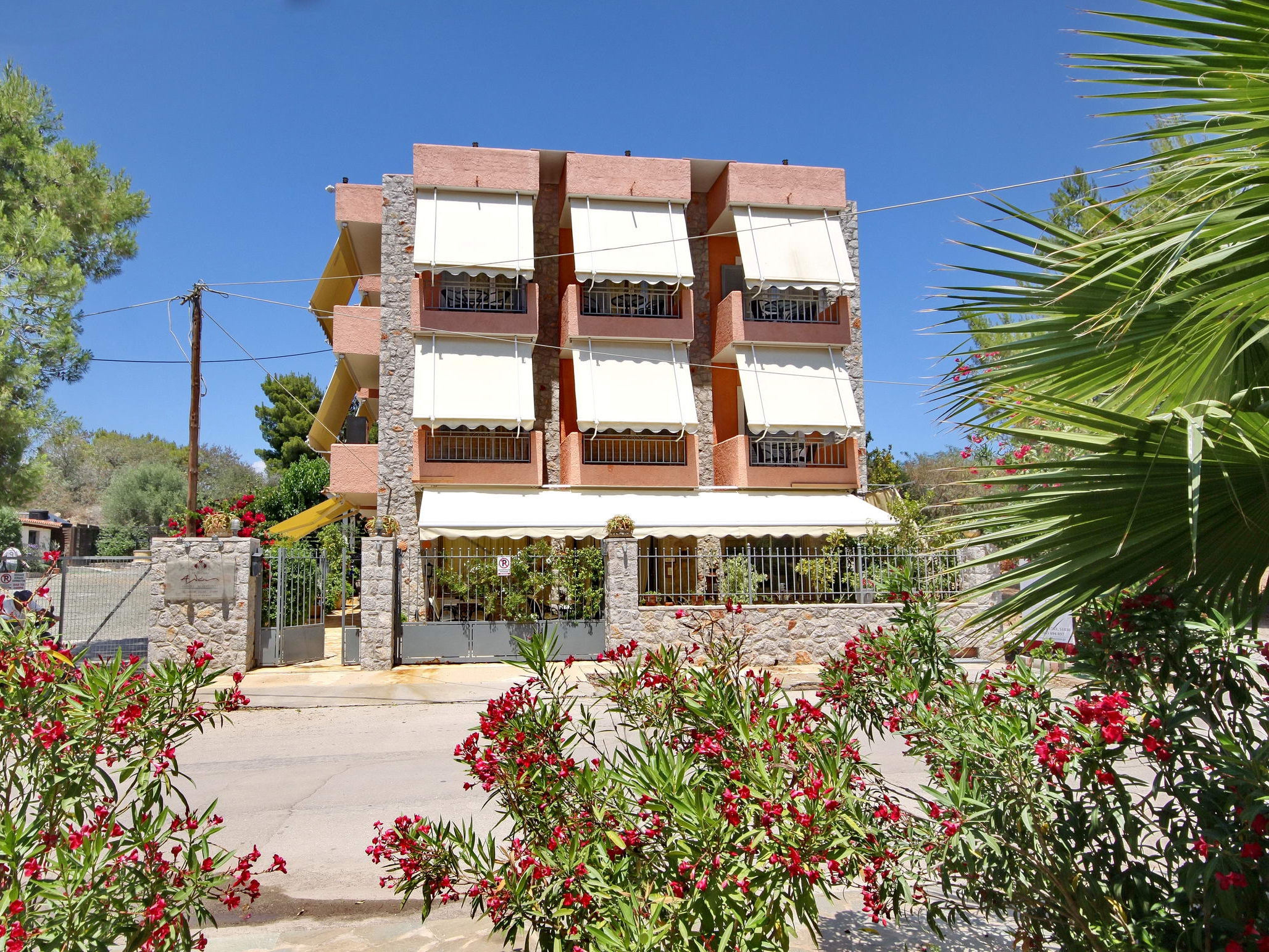 Aloe Apartments & Suites