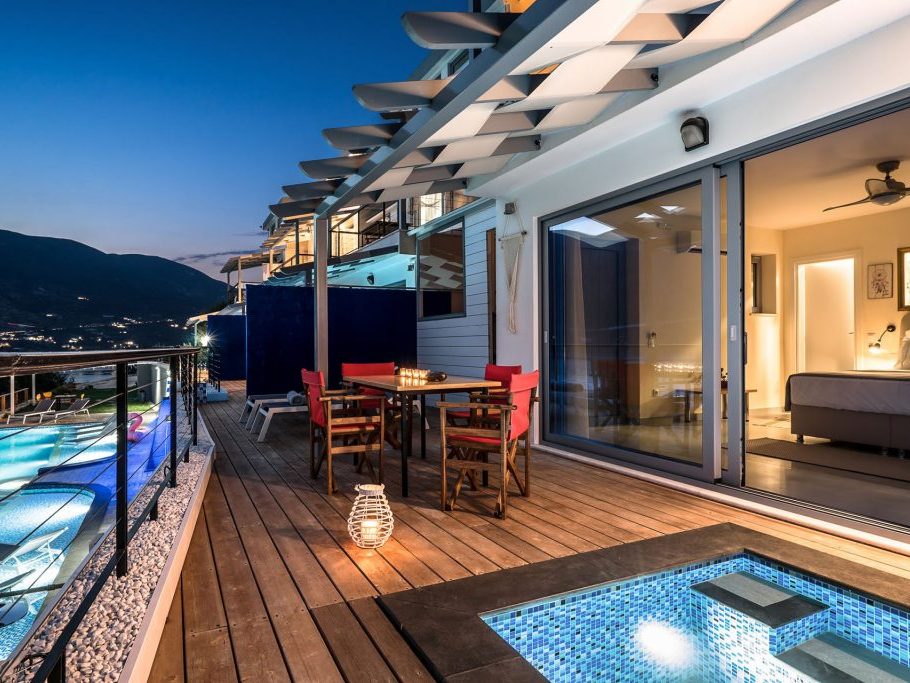 Deluxe Suite Plunge Pool 1