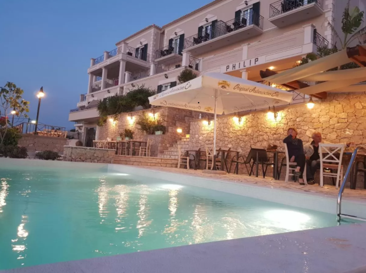 Terras bij het zwembad